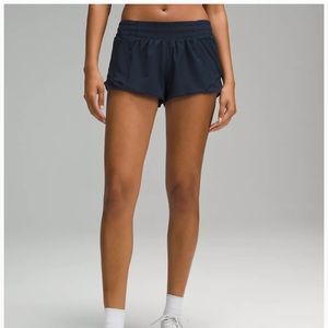 Lululemon Hotty Hot Low-Rise Lined Short 2.5"